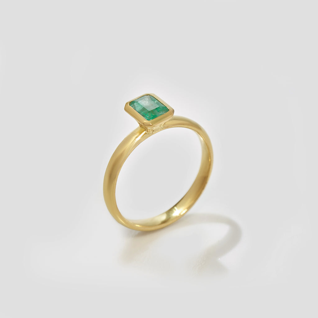 Nhẫn Emerald Solitaire Ring